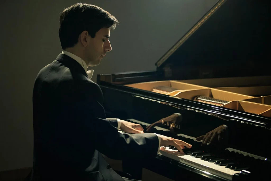 Mauricio Silva grający muzykę Chopina