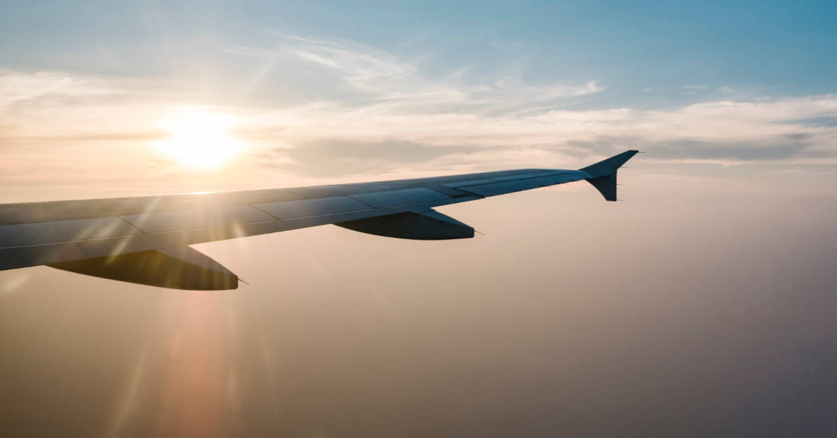 Przelot rejsowy a czarterowy – różnice