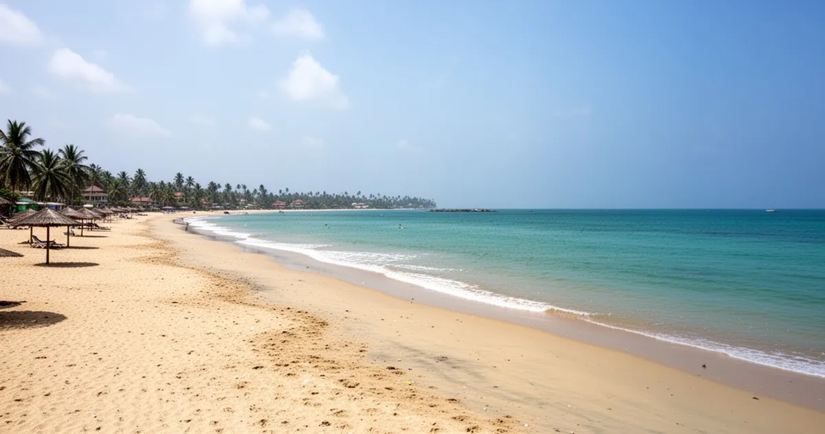 Piaszczysta plaża w Kigamboni z turkusową wodą