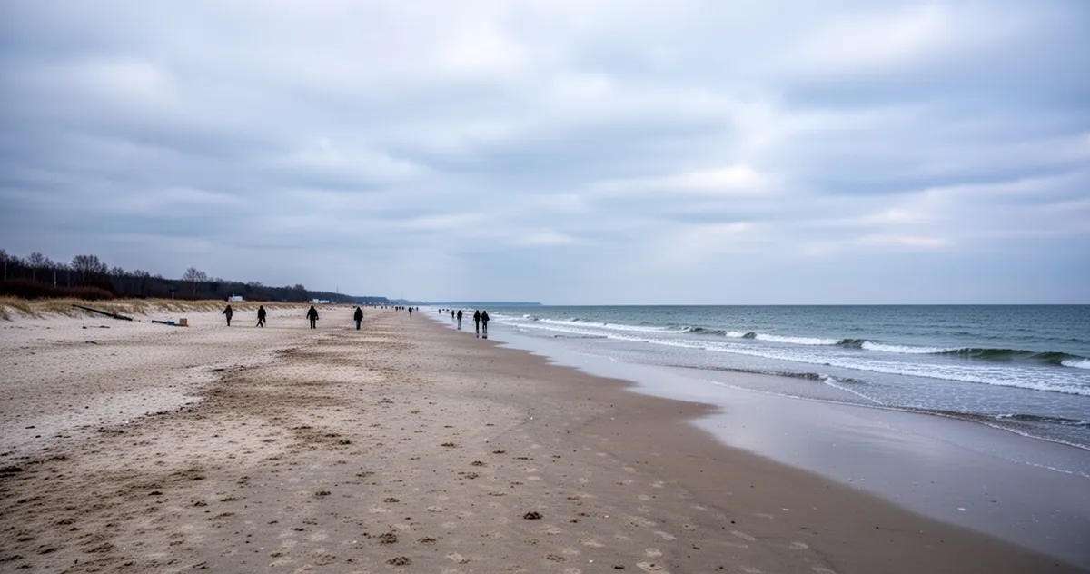 Plaża nad Bałtykiem wczesną wiosną